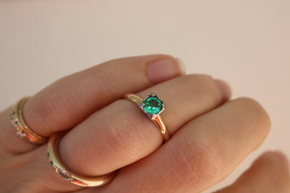 Art Deco Vintage Ring 14k Solid Gold with Colombian Emerald set in Platinum Prongs