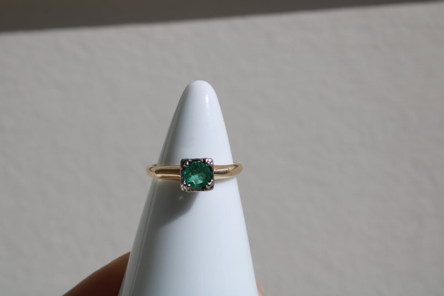 Art Deco Vintage Ring 14k Solid Gold with Colombian Emerald set in Platinum Prongs