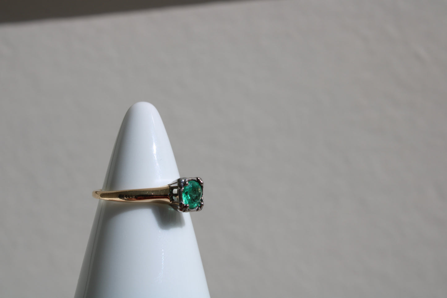 Art Deco Vintage Ring 14k Solid Gold with Colombian Emerald set in Platinum Prongs