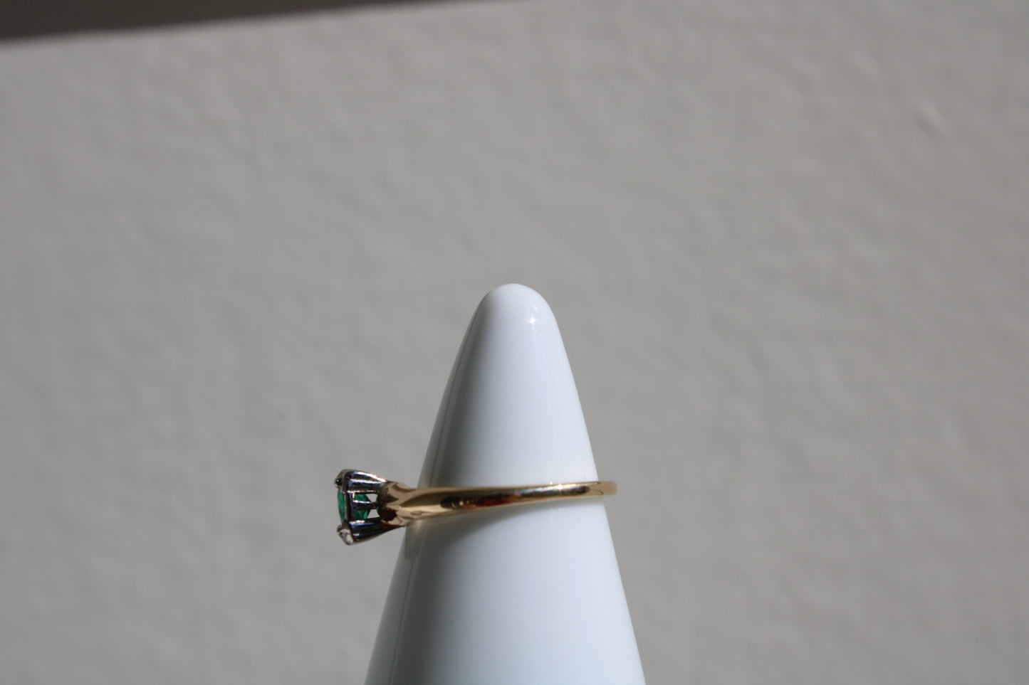 Art Deco Vintage Ring 14k Solid Gold with Colombian Emerald set in Platinum Prongs