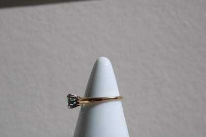 Art Deco Vintage Ring 14k Solid Gold with Colombian Emerald set in Platinum Prongs