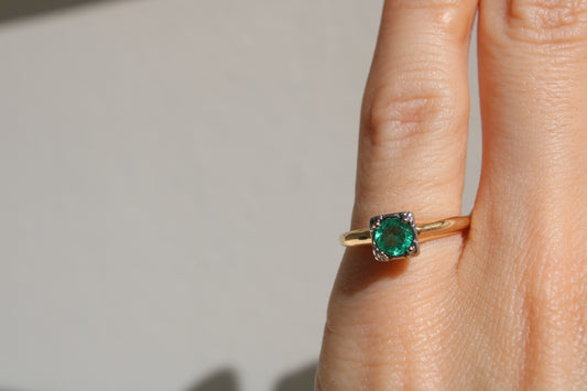 Art Deco Vintage Ring 14k Solid Gold with Colombian Emerald set in Platinum Prongs